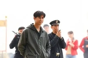 镜湖之上配音更换封面，湖面倒影与音轨波形